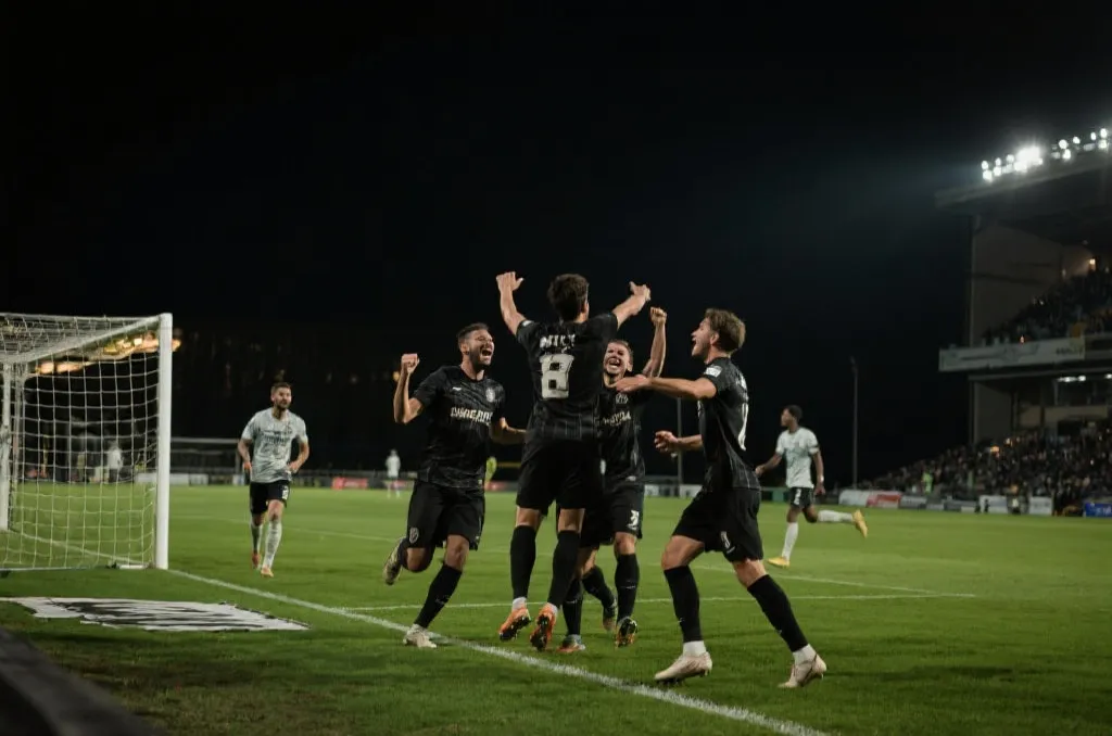 黑马球队庆祝进球